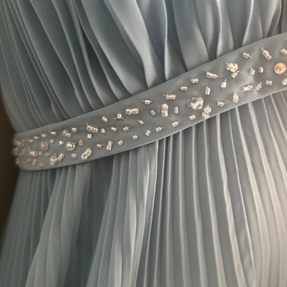 Formal Dress - Picture 2 of 6